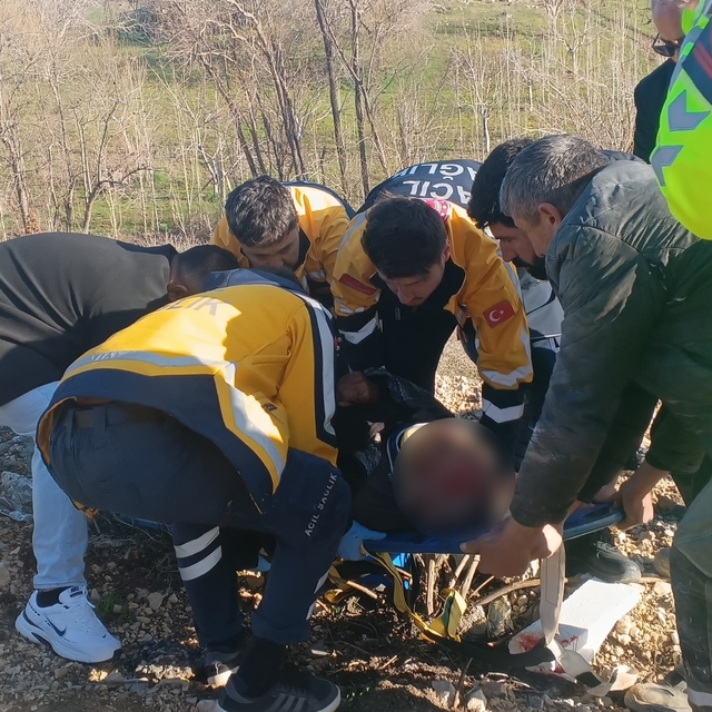 Otomobil yayaya çarptı: 1 yaralı