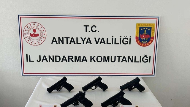 Antalya'da kaçak silah operasyonu