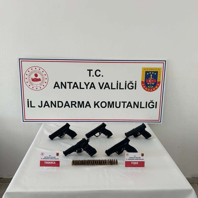 Antalya'da kaçak silah operasyonu