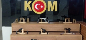 Şanlıurfa'da silah ve mühimmat kaçakçılığı iddiasıyla 2 zanlı tutuklandı