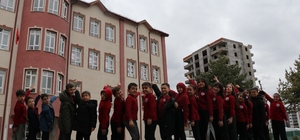 Baharın habercisi leylekler bu yıl gelmedi, öğrenciler hasretle yollarını gözlemeye başladı