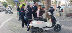 Ehliyetsiz ve muayenesi geçmiş motosikletle kaza yaptı 42 bin lira ceza uygulandı Kaza anları güvenlik kamerasına yansıdı
