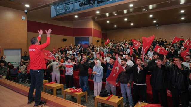 A Milli Takım'ın Kosova galibiyeti üniversite kampüsünde bayram havası estirdi