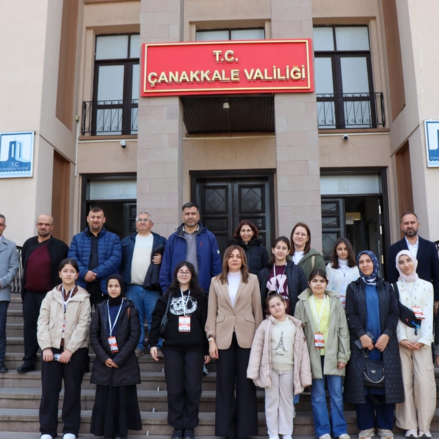 Çanakkale Zaferi'nin 111. yıl dönümü yarışmalarında dereceye giden öğrencil...