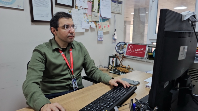 Boyundaki şişlik ve yutma güçlüğü kanser belirtisi olabilir
Uzmandan 'baş-boyun kanseri' uyarısı: "3 haftayı geçen şikayetleri önemseyin"