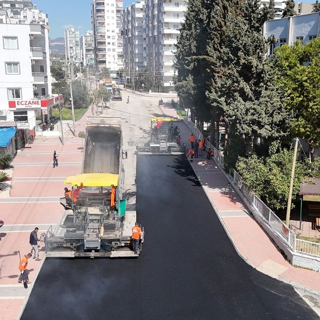 Mersin'de yol yenileme çalışmaları sürüyor