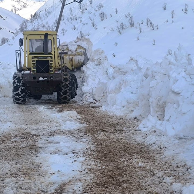 Yurda bahar geldi, Ovacık'ta karla mücadele sürüyor