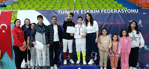 Malatyalı sporcu eskrimde altın madalya aldı