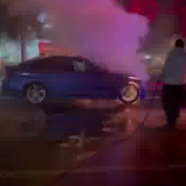 Diyarbakır'da seyir halindeki otomobil alev topuna döndü