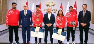 Vali Varol, Balkan şampiyonlarını ödüllendirdi