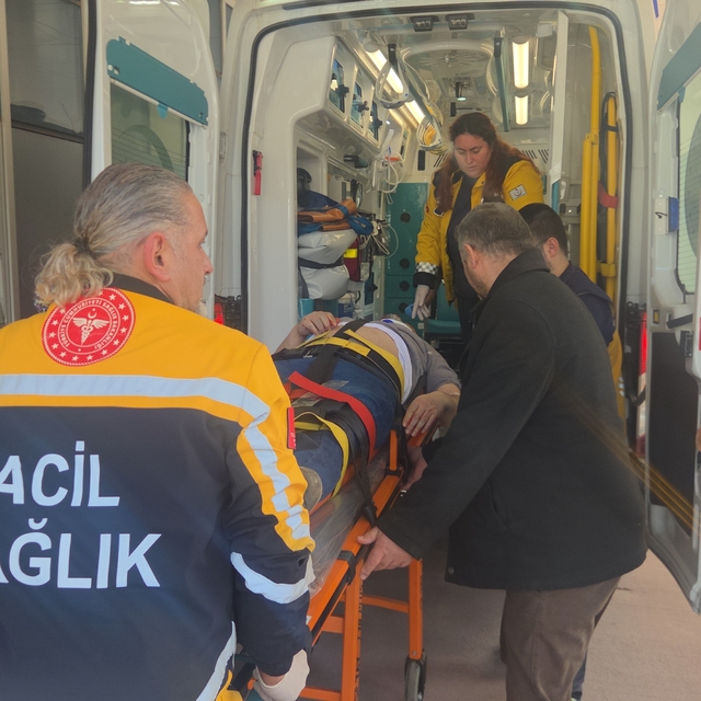 Bursa'da çatıdan düşen usta ağır yaralandı