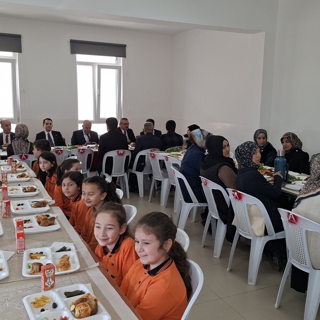 Hisarcık Atatürk İlkokulunda"Aile Yılı" teması kapsamında okul-aile kahvalt...