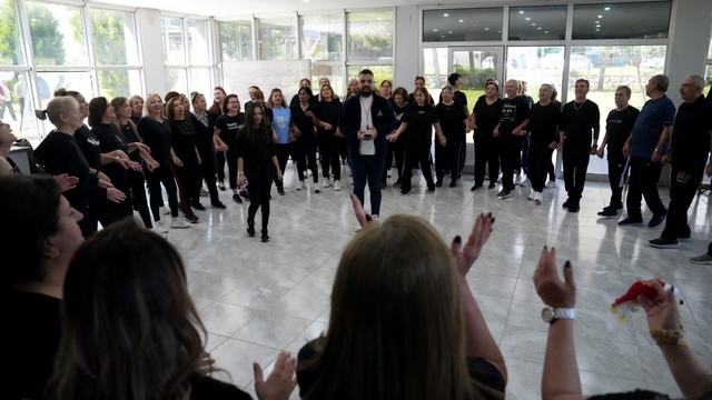 Çukurova'da halk oyunlarıyla kültürel miras yaşatılıyor