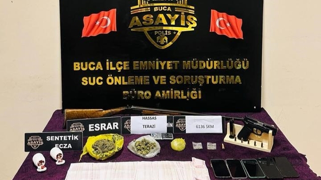 İzmir'de uyuşturucu operasyonunda 5 şüpheli yakalandı