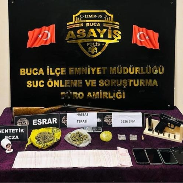 İzmir'de uyuşturucu operasyonunda 5 şüpheli yakalandı