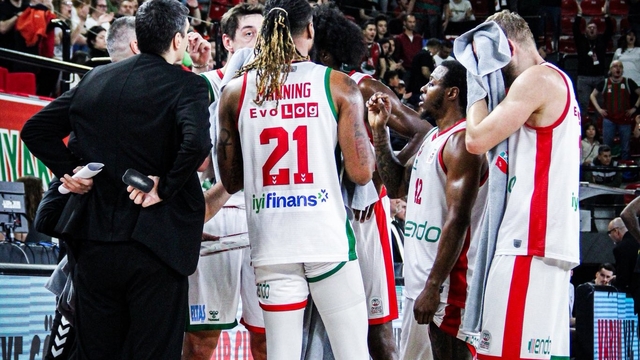 Karşıyaka Basketbol'da oyuncular antrenmana çıkmadı