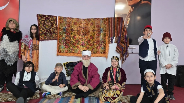 Minik yetenekler tiyatro hünerlerini sergiledi