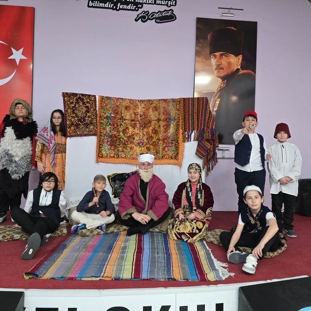 Minik yetenekler tiyatro hünerlerini sergiledi