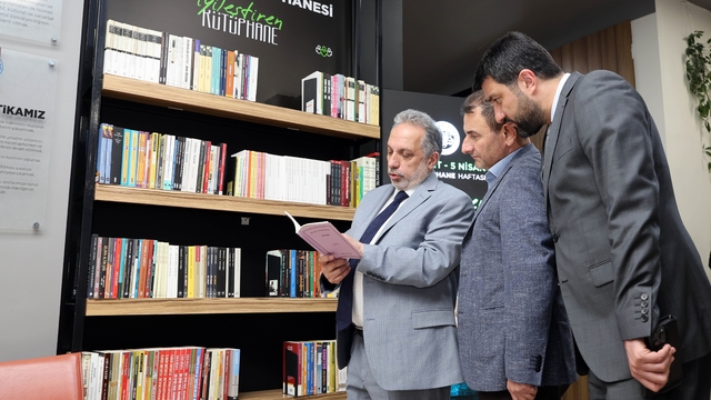 Talas Belediyesi'nden personele 'İyileştiren Kütüphane' hediyesi