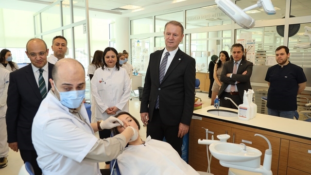 Rektör Baş: "Diş Hekimliği Fakültesi'nde yürütülen çalışmalar memnuniyet verici düzeyde"