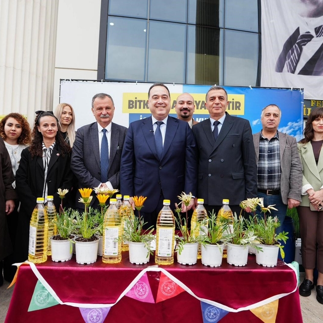 Manisa'da atık yağ kampanyasına büyük ilgi
Bir litre atık yağ 1 milyon litr...