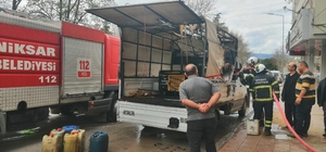 Tokat’ta jeneratörden çıkan kıvılcım aracı yaktı