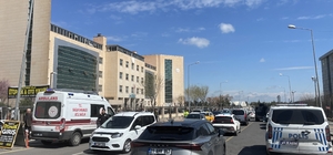 Diyarbakır Adliyesi ek binası önünde çıkan bıçaklı kavgada 3 kişi yaralandı