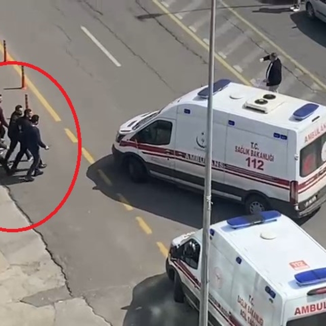 Boşanma davası süren çiftin yakınları arasında kavga: 1'i ağır, 3 yaralı