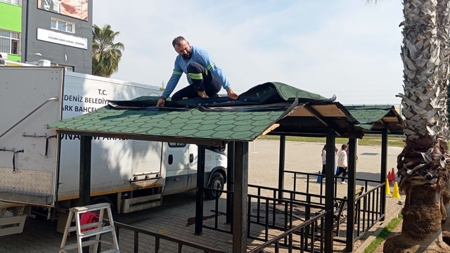 Mersin'de park ve yeşil alanlarda bakım seferberliği