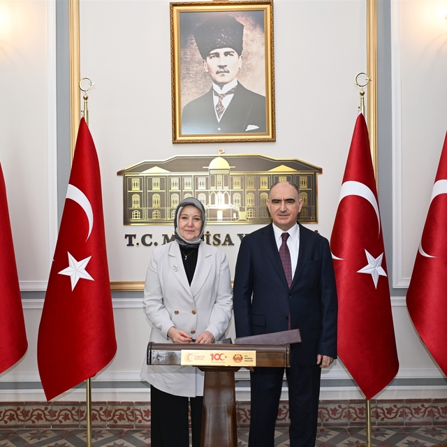 Kadına yönelik şiddetle mücadelede yeni model
Aile ve Sosyal Hizmetler Baka...