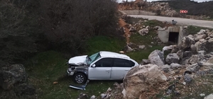 Kontrolden çıkan otomobil şarampole uçtu, sürücüsü yaralandı