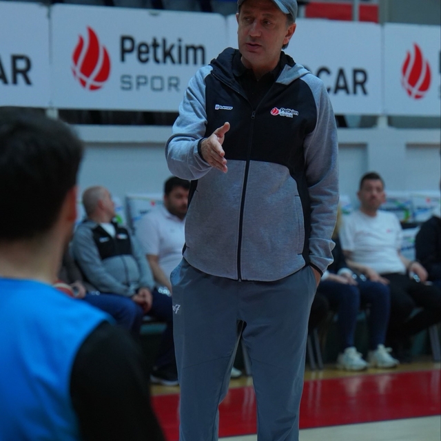 Aliağa Petkimspor'da yardımcı antrenörler de değişti