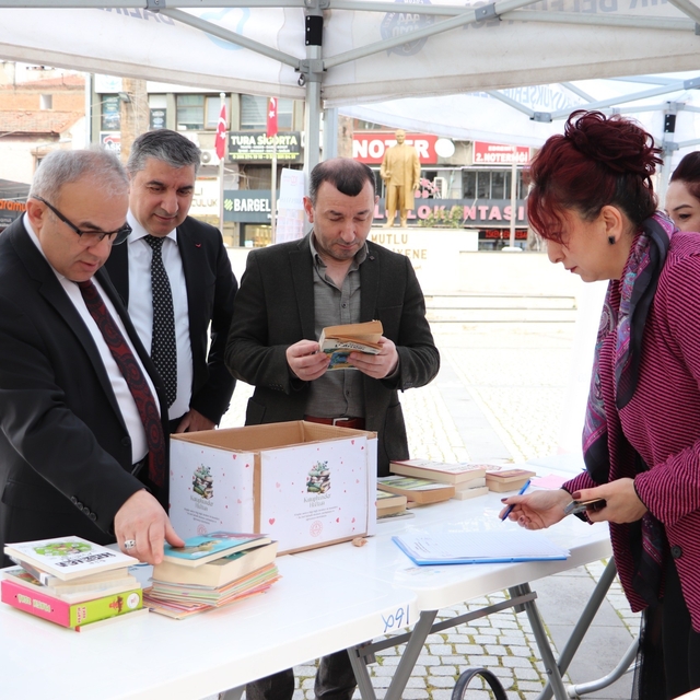 Kitap bağış kampanyası Edremit'te başladı