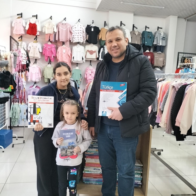 Denizli'de 7 yıldır süren "Her alışverişe bir kitap" kampanyasında binlerce...