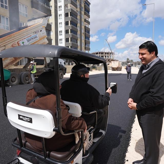 Yılmaz, asfalt çalışmalarını yerinde inceledi