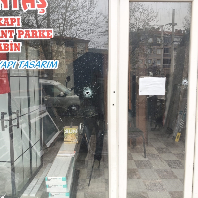 İzmir'de iş yerine silahlı saldırı