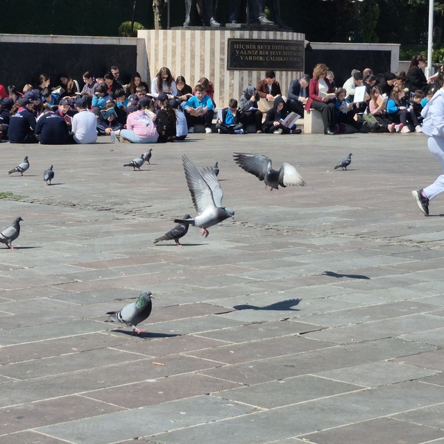 Dikkat dağıtan ortama rağmen dikkat çekmeyi başardılar