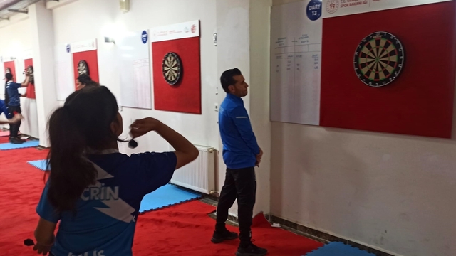 Osmaniye'de Okul Sporları Dart Yıldız ve Gençler Grup Birinciliği müsabakaları başladı