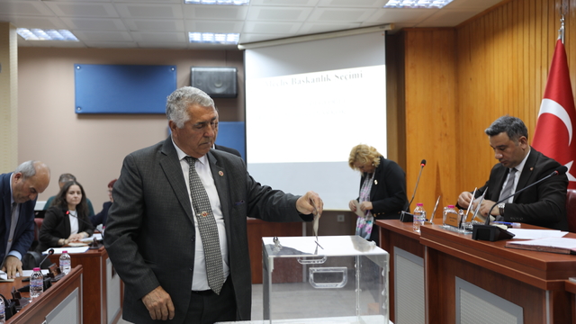 Edirne İl Genel Meclisi Başkanlığına Gegeoğlu yeniden seçildi