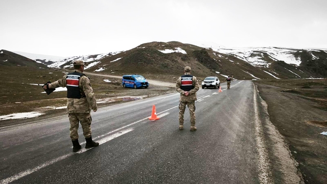 Ağrı'da huzur uygulamasında 21 aranan şahıs yakalandı