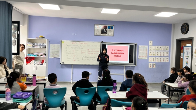 Eskişehir'de öğrencilere ilk yardım ve Minik 112 Eğitimi verildi