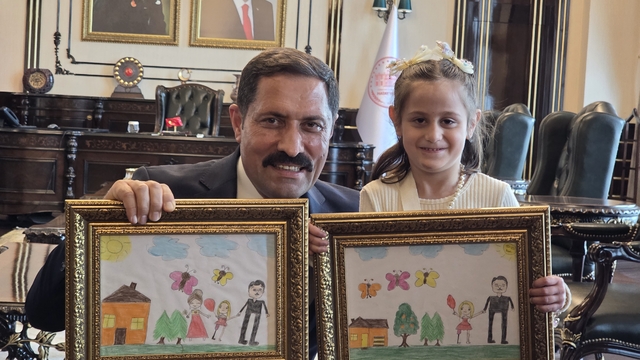 Depremde ailesini kaybeden Zeynep, protez bacağıyla hayata tutundu