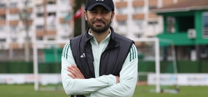 Avrupa şampiyonasının kahramanı Selçuk İnan'dan milli takım yorumu "Montella istikrarı başarıyı getirdi" "Milli takımın gruptan çıkabileceğine inanıyorum" "Turnuvalarda oldukça başarı hikayesi yazılacaktır" "Ne mutlu ki o gün ben yaşatmıştım. Dün de Kerem aynısını yaşattı"