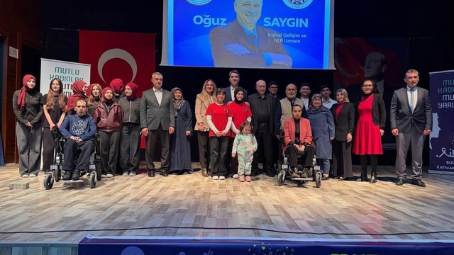 Bucak'ta "Eğitim ve Aile" konulu konferans düzenlendi
