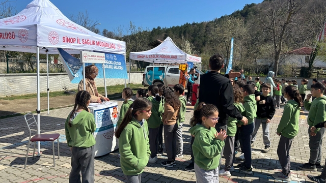 Türkeli'de öğrenciler sağlık konusunda bilgilendirildi