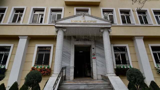 Bornova Belediyesi yöneticilerine 'dolandırıcılık' ve 'resmi belgede sahtecilik' soruşturması