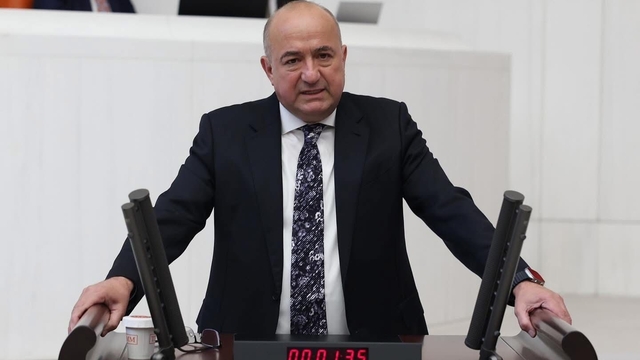 AK Partili Gider'den Özgür Özel'e: "Boş ver sen köprüyü bedava yapmayı. Belediye başkanına talimat ver, suyu bedava da yapmasın, en azından ucuzlatsın"