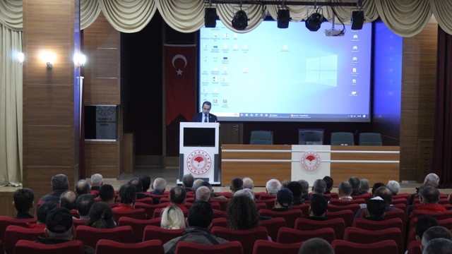 Edirne'de buzağı kayıplarını azaltma ve verimlilik eğitimi
Edirne'de kritik uyarı: "Savaş, kuraklık ve maliyet artışları üretimi etkiliyor"