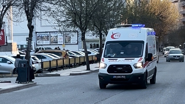 Budama yaparken kolunu kesildi, ambulansta kalp krizi geçirdi