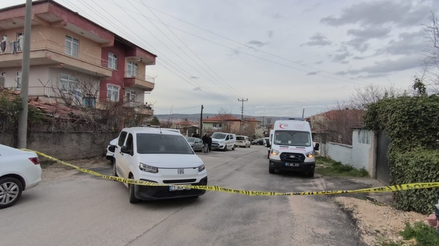 İki oğlunun bıçak ve nacakla saldırdığı baba öldü